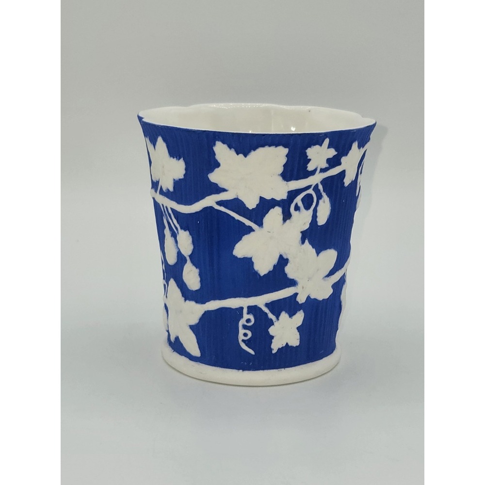 MMA Metropolitan Museum of Art‎ Blue White Relief Ivy Vine Cachepot Planter